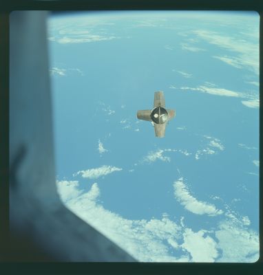 AS 07-03-1526 - Space Training
Parole chiave: Spacecrafts - Apollo 7