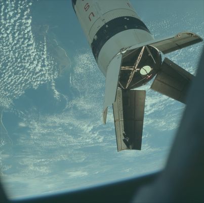 AS 07-03-1543 - Training around the Earth
Parole chiave: Spacecrafts - Apollo 7