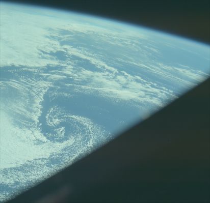 AS 07-03-1555 - Over the Vortex...
Parole chiave: The Earth from orbit