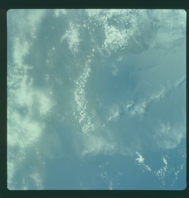 AS 07-04-1608 - Clouds, greens and a blue, blue sea...
nessun commento
Parole chiave: The Earth from orbit