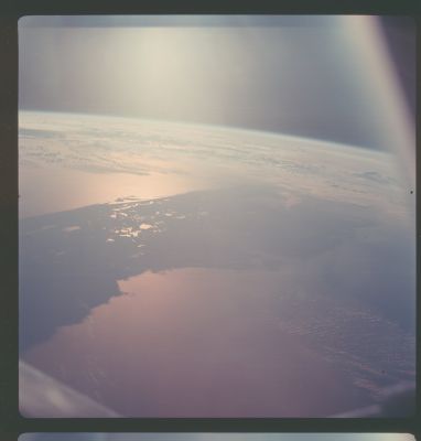 AS 07-08-1934 - Sunshine on the Ocean
nessun commento
Parole chiave: Postcard from Earth's Orbit