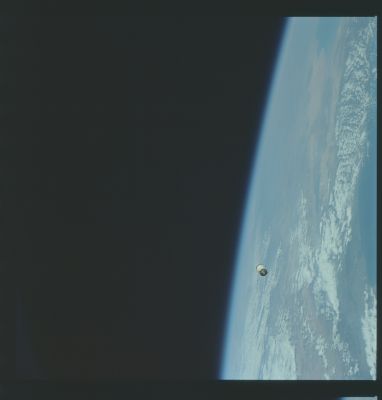 AS 09-19-2950 - Floating Away...
nessun commento
Parole chiave: The Earth from orbit