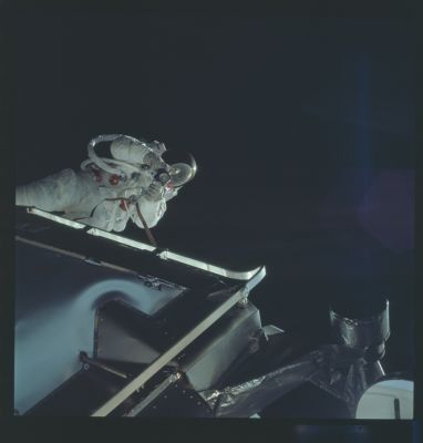 AS 09-19-2976 - E.V.A.
nessun commento
Parole chiave: E.V.A. - Apollo 9