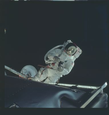 AS 09-19-2982 - E.V.A.
nessun commento
Parole chiave: E.V.A. - Apollo 9