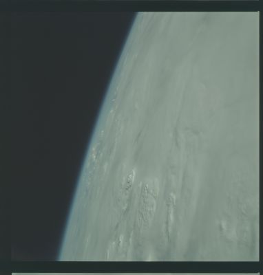 AS 09-19-3025 - Just an Ocean of Clouds...
nessun commento
Parole chiave: The Earth from orbit