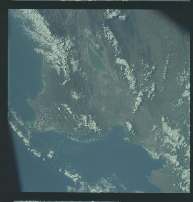 AS 09-22-3351 - Where the Ocean meets the Land
nessun commento
Parole chiave: The Earth from orbit