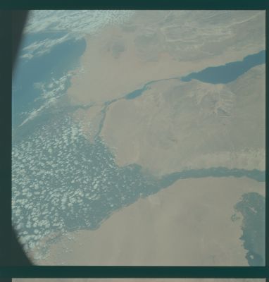 AS 09-23-3521 - Red Lands, Blue Waters and White Clouds
nessun commento
Parole chiave: The Earth from orbit