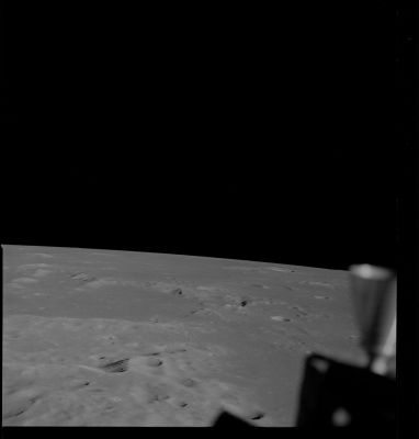 AS 10-29-4288 - Lunar Limb and "Plume Deflector"
nessun commento
Parole chiave: The Moon from orbit - Limb