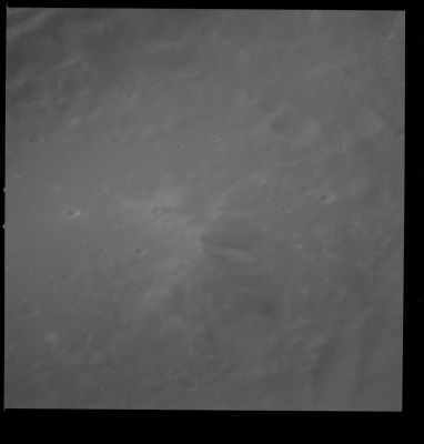 AS 10-30-4340 - Looking Down to the Moon...
nessun commento
Parole chiave: The Moon from orbit