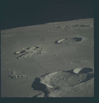 AS 12-51-7478 - Craterland (approaching the "Davy Chain")
nessun commento
Parole chiave: The Moon from orbit - Craters