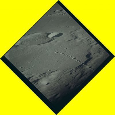 AS 12-51-7485 - The "Davy Chain" of craters
nessun commento
Parole chiave: The Moon from orbit - The "Davy Chain" of craters