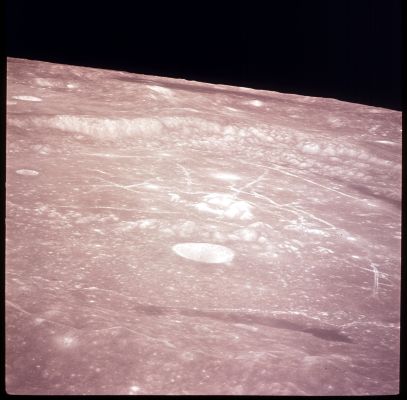 AS 12-50-7416 - Lunar Horizon
Parole chiave: The Moon from orbit