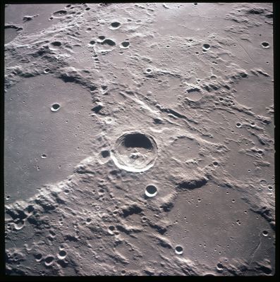 AS 12-50-7431 - The Moon, from VERY close...
Parole chiave: The Moon from orbit