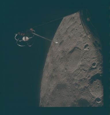 AS 13-62-8913 - So close, and yet so far...
nessun commento
Parole chiave: The Moon from orbit