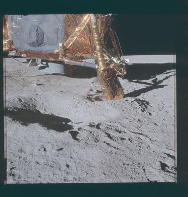 AS 14-66-9258 - The (fragile-looking) Lunar Module
nessun commento
Parole chiave: The Lunar Module