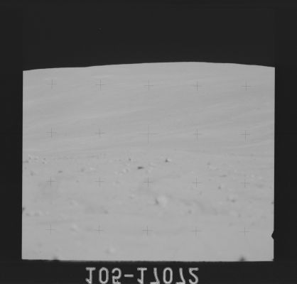 AS 16-105-17072 - Lunar Panorama (2)
NASA - Minimal info:"500-mm of Stone Mountain, blurred, ending the summit/horizon sequence".
Parole chiave: Lunar Panorama - Stone Mountain