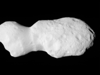 Asteroid Donaldjohanson (GIF-Movie)
L'analisi della superficie di Donaldjohanson ha permesso di individuare un dorsum, svariati crateri da impatto (almeno 2 o 3 di maggiore evidenza e discrete dimensioni, due "Regiones" maggiori e svariati "saxa" (macigni di medio/grandi dimensioni).
Parole chiave: Asteroids