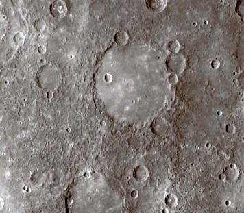 Old Basin Filled with by Smooth Plains (natural colors - elab. Lunexit)
Caption NASA:"Old basin, 190 km in diameter, filled by smooth plains at 43° South Latitude and 55° West Longitude. The basin's hummocky rim is partly degraded and cratered by later events. Mariner 10 frame 166607".
Parole chiave: Mercury