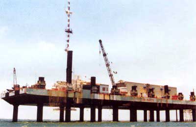 The "San Marco Platform", in 1995
Da non dimenticare che il 1995 è stato l'anno del rinnovo dell'accordo Italia - Kenya, relativo al mantenimento ed al'impiego del "Broglio Space Center" e delle altre strutture (incluse quelle terrestri) ad esso collegate.
Parole chiave: History