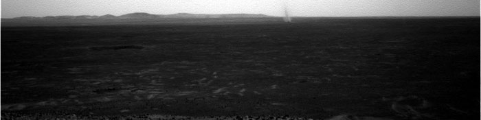 The Runners!
Questa spettacolare sequenza non Vi riporta alla mente qualche filmato "Olimpico", relativo alle prove di velocità? 

Pensate: i Dust Devils più veloci del Pianeta Rosso che si sfidano sui 100 Metri Piani. 

Siamo su Marte, nella Regione di Gusev Crater: uno spettacolo che ci lascia davvero senza...fiato!
Parole chiave: GIF-Movie