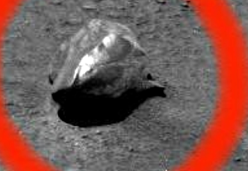 Stones - Sol 622 (EDM - I.U.R. - credits: Lunar Explorer Italia)
...si vede bene il "peduncolo" o la "coda" adesso?!?....
Parole chiave: Martian Surface - Controversial