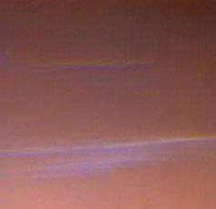 Look at that!!! (Part I) - 05:13 Mars Local Time, Clouds 10� above the Local Horizon
Caption NASA originale:"These are more wispy blue clouds from Sol 39 as seen by the Imager for Mars Pathfinder. The bright clouds near the bottom are about 10° above the horizon. The clouds are believed to be at an altitude of 10 to 15 Km and are thought to be made of small water ice particles. The picture was taken about 40 minutes before Sunrise". 

Vero o falso? Passiamo alla Part II.
Parole chiave: Martian Sky