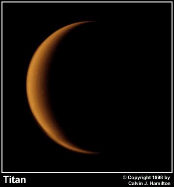 Crescent Titan (possible True Colors; credits: Calvin J. Hamilton)
Vi invitiamo a leggere, sul nostro blog TruePlanets, la prima parte della Monografia su Titano "Oltre la Nebbia", scritta dal Dr Paolo C. Fienga.
Un tentativo - si spera riuscito - di riassumere in un quantitativo ragionevole di pagine le ultime scoperte relative alla Luna Nebbiosa.

Nella prima parte, un pò di Storia, di Geografia e di Meteorologia, ed una serie di riflessioni dedicate ai "Colori di Titano" (perchè non esistono solo i "Colori di Marte"...).

In seguito (parte seconda), la Geografia di dettaglio di Titano, con cenni alla sua Storia Geologica ed alla possibile evoluzione; nella parte terza, infine - pubblicazione prevista nel Marzo 2009 - qualche ipotesi sugli scopi e le modalità di colonizzazione dello Spazio Profondo...

Buona Lettura!
Parole chiave: Saturn's Moon - Titan