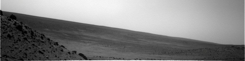 Unusual "Star-like" Surface Feature and Dust Devils (CTX GIF-Movie; credits: Dr M. Faccin)
La curiosa "Star-like" Surface Feature che abbiamo visto in innumerevoli frames Spirit, splende di luce fissa e non appare risentire nè del trascorrere del tempo (ergo dell'incedere del Sole nel - quasi - perennemente limpido Cielo di Marte), nè del vicino transito di svariati Dust-Devil (i quali, indubitabilmente, mentre spazzano le sue vicinanze, probabilmente scagliano anche polveri e detriti vari in direzione dell'Anomalìa).

Di che si tratta? Sicuramente NON di un image-artifact. Per il resto, dato che la lucentezza ed il colore del dettaglio sono costanti a tutte le ore del giorno, ci sta iniziando a venire il sospetto che l'Anomalìa potrebbe risplendere di luce propria...
Parole chiave: GIF-Movie