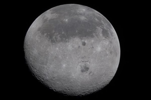 The Orientale Basin
The Artemis II crew became the first humans to see the Moon's Orientale Basin, a nearly 600-mile-wide Impact Crater, visible in the bottom half of this image.
Parole chiave: The Moon