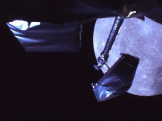 Kaguya is approaching the Moon (1)
Caption JAXA:"The upper right dark area is a Lunar Ocean: it is the Western rim of the Oceanus Procellarum". 

(This image was taken around 14:50 on Oct. 5th (JST), at a distance of about 1.500 Km from the Moon) 
Parole chiave: The Moon