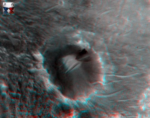Dark "Triangle" in the Crater... (ctx frame - High-Def-3D; credits: Dr M. Faccin & Lunar Explorer Italia)
Una nuova "Scoperta" del nostro ultra-paziente e bravissimo Dr Faccin: che cosa c'è all'interno di questo piccolo cratere, sperduto su una distesa ricca di rilievi ambigui e, forse, aventi una matrice (se non altro in parte) "Organica"?

E' una "cascata di polveri ferrose"? E' una "frozen waterfall"? O forse è una nave spaziale aliena? O magari non è nulla di tutto ciò?... 

Provate ad andare a guardare l'edm, adesso...
Parole chiave: Mars from orbit - Extremely controversial Surface Feature: "The Black Triangle"