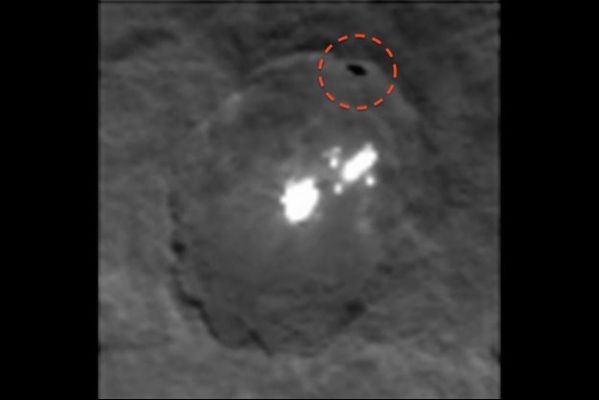 Dark "Spot" inside Occator Crater (CTX Frame)
Parole chiave: Dwarf Planets - 1-Ceres - Controversial