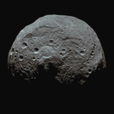 Approaching 4-Vesta (Natural Colors; credits for the additional process. and color.: Dr Paolo C. Fienga - Lunar Explorer Italia)
Caption NASA:"NASA's Dawn Spacecraft obtained this image with its framing camera on July 17, 2011. It was taken from a distance of about 9500 miles (approx. 15.000 Km) away from the Protoplanet 4-Vesta. Each pixel in the image corresponds to roughly 0,88 miles (about 1,4 Km)".
Parole chiave: Asteroids - 4-Vesta