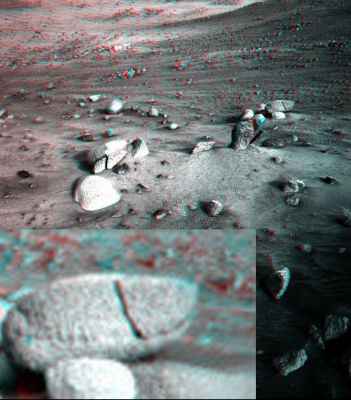 "Hard Mars" (by Dr M. Faccin)
...Per sorridere, davanti ad un rilievo superficiale a forma (palesemente) "fallica" e ad una coppia di (pseudo)rocce che, mentre sembrano "Incastrarsi" l'una nell'altra (a Sx, in alto), ci forniscono nuovi spunti per dubitare che quanto stiamo osservando sia solo "Geologia"...
Parole chiave: Martian Surface - Extremely Unusual Surface Feature - The "Fallus"