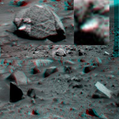 The "Open Trapdoor", "Black Rock" and the "Spur" (by Dr M. Faccin)
Non Vi potrà sfuggire, una volta inforcati i "magici" occhialini per la visione tridimensionale, che la "botola" - rectius: ciò che SEMBRAVA essere una botola - è in realtà la porzione superiore di un macigno la cui albedo e forma, nella loro visione tridimensionale, ci avevano tratti in inganno. 
Insomma: la "botola" è un semplice - ancorchè MOLTO SUGGESTIVO - effetto ottico.

In sede di contestualizzazione dei dettagli offerti dal frame, poi, Vi suggeriamo di guardare non solo lo "spuntone" che fuoriesce da un'altra (pseudo)roccia, situata circa a centro frame, ma anche il macigno "nero" (davvero INSPIEGABILMENTE - e, si direbbe, quasi INNATURALMENTE - NERO!) che si trova in prossimità del margine Sx del frame. 

Ora, come ben sapete, la Razionalità e la Pragmaticità ci pongono dei limiti (degli ovvi limiti) interpretativi a quello che vediamo. Ma che, in qualche modo ed in qualche forma, ci si trovi davanti NON SOLO ad un suggestivo EFFETTO OTTICO (la "botola"), MA ANCHE A DUE ANOMALIE di SUPERFICIE del tutto straordinarie (o ad una Anomalìa e ad una "censura"), a noi sembra palese...

E Voi? Che ne dite?
Parole chiave: Martian Surface - Extremely Unusual Surface Feature - The "Trapdoor", "Black Rock" and The "Spur"