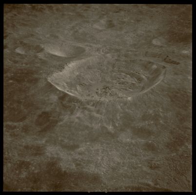 AS 10-28-4012 - Amphitheater-like Crater (MULTISPECTRUM; elab. Lunexit)
Coord.: 4,8° South Lat. and 122,5° East Long.
Parole chiave: The Moon from orbit - Craters - peri-equatorial crater