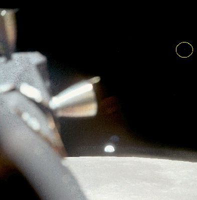 F.M.O. (Fast Moving Object) near Apollo 11 (GIF-Movie)
Un intrigante GIF-movie realizzato dal sempre attentissimo Dr Gianluigi Barca il quale ci mostra un possibile F.M.O. (in accordo alla nomenclatura internazionale adottata in Materia) o, se non credete ai Vostri occhi, un bizzarro (e sequenziale!) image-artifact.

Decidete Voi, come sempre...

(frames AS 11-37-5439 e 5440) 
Parole chiave: GIF-Movie