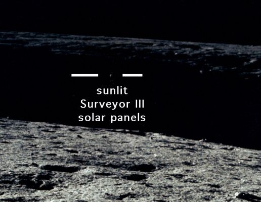 AS 12-46-6746 - Blue Sphere on the Lunar Surface (detail)
Ed ecco la "prova" che NON si tratta dei Pannelli Solari illuminati del Surveyor III!

Ce lo dicono "Loro": "Sunlit Solar Panels of Surveyor III".

Per cui: la "sferetta "blu" (guardando il full frame a Dx) cos'é?!?
Parole chiave: Lunar Surface