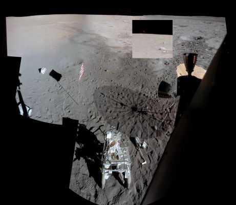 AS 14-66-9335 - Lunar Panorama with "Red Lights" (Credits for the additional process. and color.: Dr Paolo C. Fienga - Lunexit Team)
Le due "Bolle" (a forma quasi-sferica) di Luce Rossa - circondate da un alone pure rossastro - che brillano, appena percettibili, a ridosso dell'Orizzonte Lunare a noi sembrano evidenti e, dopo aver effettuato un'analisi approfondita del frame (pubblicato dalla NASA stessa sulla Rubrica "Picture of the Day" il giorno 5 Febbraio 2011), siamo giunti alla conclusione che NON si tratta di un'aberrazione del frame derivante da errata colorizzazione, oversaturazione, cattiva conservazione del negativo originale o altro artefatto di natura ignota: si tratta, a NOSTRO parere, di "luci" reali. 

L'unica - ma essenziale - domanda, a questo punto non può che essere la seguente: sono "riflessi" (di luci - leds? - interni al LM), oppure sono effettivamente delle Luci Esterne (magari un outgassing)?

I Vostri commenti saranno, come sempre, apprezzati.
Parole chiave: Lunar Surface - Controversial