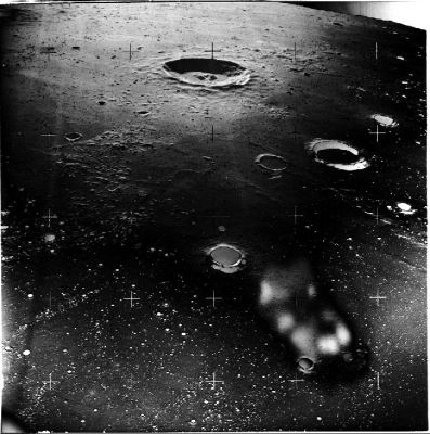 AS 14-70-9837 - Illuminated?  (Negative Enhanced View; credits: Dr M. Faccin - Lunexit Team)
Il titolo che abbiamo deciso di dare a questo frame è, ovviamente, ironico, ma non del tutto improbabile. Perchè? Perchè fra le tantissime Teorie - più o meno stravaganti o credibili - che hanno cercato di spiegare quello che si vede in questo frame (e negli altri due dell'ormai famosissimo "Trittico della Serie AS 14-70") a noi ne è venuta in mente una nuova.

Osservate bene il frame: riuscite a vedere i raggi (del Sole) che generano effetti prismatici in alto e sui lati dell'immagine? 

A nostro parere l'Oggetto Sconosciuto potrebbe non essere affatto il riflesso di un particolare interno alla capsula USA, nè un image-artifact, nè un effetto prismatico sui-generis, bensì un Oggetto Reale il quale si è evidenziato solamente in virtù di una favorevole situazione di illuminazione (rectius: in accordo ad un peculiare, se non unico, Angolo di Fase - ivi: Sole-presunto OVNI-Apollo - venutosi a deteminare fra i diversi oggetti coinvolti nell'osservazione).

Il che significa ed implica, sebbene tutto questo Vi potrà sembrare assurdo, che l'Oggetto NON SAREBBE DOVUTO ESSERE (normalmente) VISIBILE, ma lo è diventato (ed è stato quindi fotografato) SOLO grazie alla presenza ed all'effetto dei raggi del Sole su di esso ed alla particolare geometria esistente fra il Sole, esso stesso e la Navicella Apollo.

Dite che è assurdo ed impossibile? Probabilmente avrete anche ragione, ma la "Luminescenza Bianca" - a nostro parere - NON E' un riflesso, nè un artefatto fotografico. E dunque, escluso l'impossibile (riflesso) e l'improbabile (artefatto) che cosa resta, se non la (sempre più incredibile ed elusiva) Verità?

I Vostri commenti saranno apprezzati.
Parole chiave: Controversial