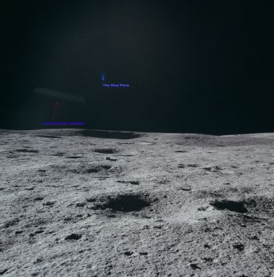 AS 14-66-9286 (HR) - Looking for the Blue Flare... (1)
Il fascino discreto (ma non troppo) della Blue Flare ha colpito ancora e quindi, su richiesta di un nostro Amico Olandese, abbiamo deciso di riproporre in questa Sez. di Lunexit (secondo noi decisamente bella, ma certo poco visitata e dunque...oscura) una panoramica dell'orizzonte lunare che, nei suoi frames AS 14-66-9286, 9297 e 9299 (ben individuati dal Dr Gianluigi Barca, il quale sta riesaminando un enorme quantitativo di frames alla ricerca di "dettagli sfuggiti"), ci mostra la presenza, non molto lontano dagli Astronauti ed in prossimità della superficie, della nostra Fiaccola Blu.

Parole chiave: Lunar Horizon - Controversial Frame