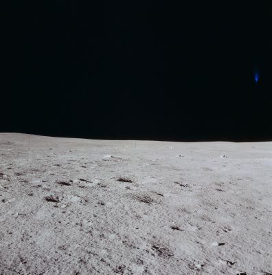 AS 14-66-9290 (HR) - Looking for the Blue Flare... (2)
Ma si tratterà poi davvero della Blue Flare che ha colto di sorpresa ed ha affascinato, assieme a migliaia di Private Researchers, anche la NASA, oppure siamo davanti ad un nuovo caso di superimposed image/photoartifact e cioè un dettaglio controverso (ergo - spesso - una possibile Anomalìa) il quale, assente nella versione raw del frame originale, poi appare misteriosamente nelle sue versioni digitalmente ripulite ed elaborate in HR?


Parole chiave: Lunar Horizon - Extremely Controversial Frame