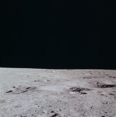 AS 14-66-9298 (HR) - Looking for the Blue Flare... (10)
Caption NASA:"Rightward of 9297, toward Turtle Rock".
Parole chiave: Lunar Horizon