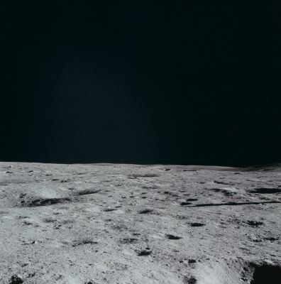 AS 14-66-9300 (HR) - Looking for the Blue Flare... (12)
Caption NASA:"Rightward of 9299, showing the western tip of Ed's shadow".
Parole chiave: Lunar Horizon