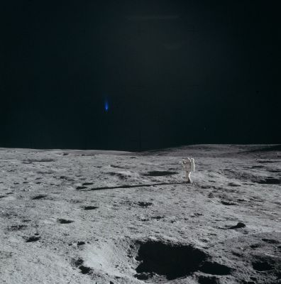 AS 14-66-9301 (HR) - Looking for the Blue Flare... (13)
Caption NASA:"Ed is still doing a TV pan. Note the ridge behind him, still partially in shadow. Cone Crater is on a portion of this ridge that is off the picture to the right, virtually up-Sun (East) of the Landing Site".
Parole chiave: Lunar Horizon - Extremely Controversial Frame