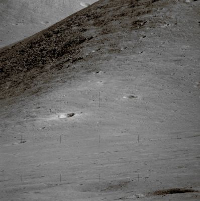 AS 15-84-11316 - Mount Hadley (Natural Colors - enhanced -; credits: Lunar Explorer Italia)
Caption NASA:"Dave (Scott) has turned his attention to the hill which is immediately South of Mt. Hadley. At 144:50:48 MT, Dave refers to this feature as the "forward, leading edge of Swann Mountain", but he may have meant the 'leading edge of the Swann Range'.

Parole chiave: Lunar Features - Mount Hadley