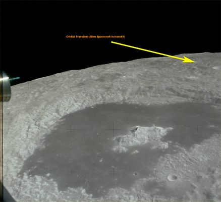 AS 15-87-11729-0 - Orbital Transient (possible Fast-Walker)
Un'immagine davvero spettacolare ed un'Anomalìa Orbitale di assoluto livello: grazie al Dr G. Barca (che è riuscito a cogliere un dettaglio posto davvero ai limiti della riconoscibilità "ad occhio nudo") Vi possiamo ora mostrare, dapprima nell'original context frame e quindi attraverso due detail mgnf, il transito - ad una distanza indeterminata (ma probabilmente inferiore ai 10 Km) dalla Nave Spaziale Americana e sulla verticale - o quasi - del magnifico Cratere Tsiolkovskyi - di un Oggetto Anomalo formato da due sfere che, dopo aver effettuato alcuni stretches del frame, sembrano formare un corpo unitario. 
Da notare che la seconda sfera - quella più lontana dal punto di osservazione - potrebbe emanare una debole luminescenza color blu.

Commenti: non si tratta, nella maniera più assoluta, di un image-artifact. L'oggetto è reale e, con ogni probabilità, è in movimento (lo deduciamo da una leggera sfuocatura delle sue estremità alla quale non fa riscontro la sfocatura direzionalmente congrua di alcuni dettagli circostanti). 
Ciò premesso, visti i "precedenti" Transients osservati anche durante altre Missioni e considerate le caratteristiche dell'oggetto (il quale NON sembra essere "Made in URSS" nè "Made in USA"...) noi riteniamo di poter tranquillamente parlare di OVNI.

Una probe non terrestre concepita per l'effettuazione di osservazioni in modalità remota, con ogni probabilità.
Parole chiave: The Moon from orbit - Extremely Anomalous Orbital Object