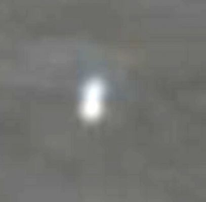 AS 15-87-11729-2 - Orbital Transient (possible Fast-Walker)
Noi non siamo "Ufologi", lo sapete; ma negare l'alienità del dettaglio extra-magnificato, in un caso come questo, a noi pare l'espressione di una chiusura mentale del tutto inconcepibile e comunque
assolutamente inconciliabile con il Principio Ispiratore e Fondamentale della Ricerca (comunque effettuata) il quale si esprime nella "Volontà di giungere ad afferrare, in tutto e/od in parte, la Verità".

Se avete delle opinioni a riguardo, per favore vogliate dividerle con noi. 

Grazie a tutti ed ancora complimenti vivissimi al Dr Gianluigi Barca!
Parole chiave: The Moon from orbit - Extremely Anomalous Orbital Object