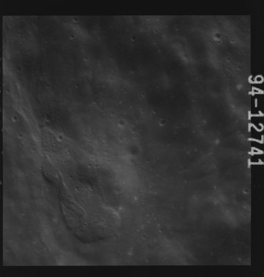 AS 15-94-12741 - Lunar Plains, North-East of Tsiolkovskiy
Image Collection:  70mm Hasselblad 
Mission:  15 
Magazine:  94 
Magazine Letter:  S 
Latitude: 18,0° South
Longitude: 133° East
Film Type:  3414 
Film Width:  70 mm 
Film Color:  black & white 
Feature(s):  TSIOLKOVSKIY, NORTHEAST OF
Parole chiave: The Moon from orbit - Lunar Plains