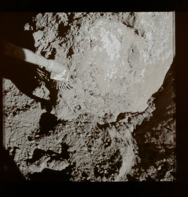 AS 15-86-11570 - The "Lunar Pearls" of Station 2 Boulder (special processing by Lunexit)
Un frame bellissimo, suggestivo e - grazie al "silenzio della NASA" - incommentabile.
Parole chiave: Lunar Surface - Station 2 Boulder & Lunar Pearls